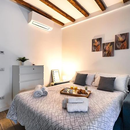 Ambrogio'S Nest - Modern Close To Cadorna Station Milánó Kültér fotó
