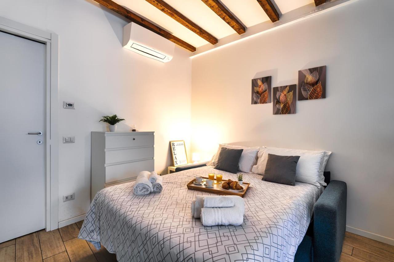 Ambrogio'S Nest - Modern Close To Cadorna Station Milánó Kültér fotó